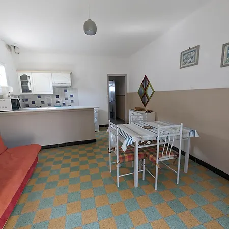 Apartamento : T2 Proche Plage, Terrasse, Parking, Clim, Bbq, Lave-linge, 4 Pers, Classe 2* - Fr-1-797-17 *